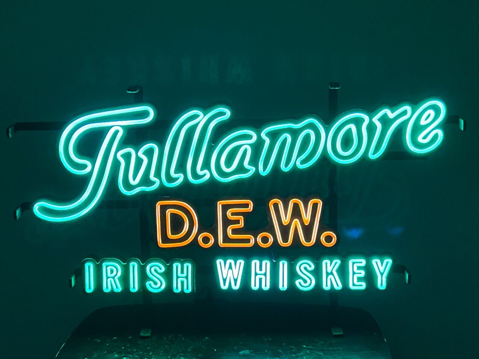 Tullamore D.E.W. Triple Distilled Blended Irish Whiskey LED Neon Sign ...